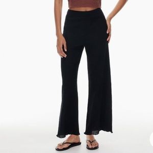 Aritzia Wilfred Verona stretch smocked/seersucker pants in black